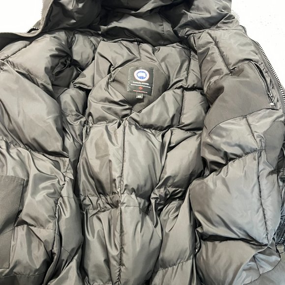 $1795 Authentic CANADA GOOSE Made in CANADA Women's Fur Hoodie SnapZip Coat Sz.M - Picture 7 of 16